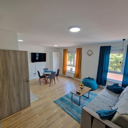 Square Studio Тузла Экстерьер фото